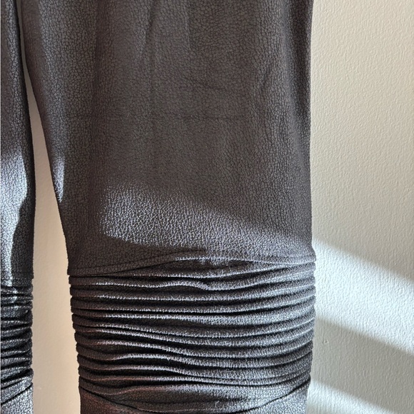Leggings size M.  Never worn - Picture 2 of 2